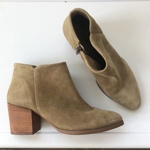 Camuto Booties Size 9.5M